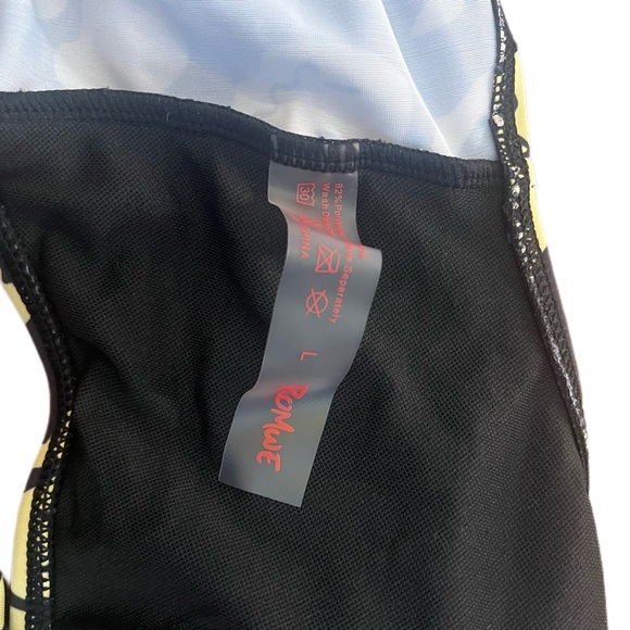 ❌SOLD❌Romwe Melting Smiley Face Bikini - Picture 6 of 9